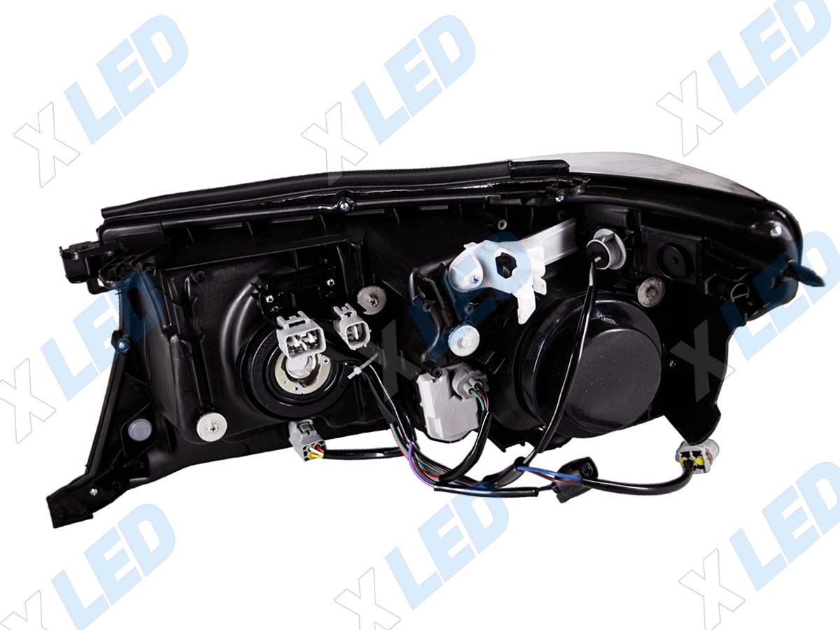 Фара Toyota Land Cruiser 200 (2012-н.в.) Ксенон с электрокорректором (правая)